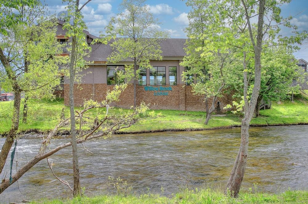 Accommodation By Willow Brook Lodge Pigeon Forge Exterior photo